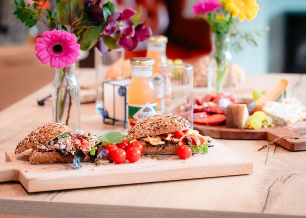 Broodjes op tafel bij CulturA en Zo